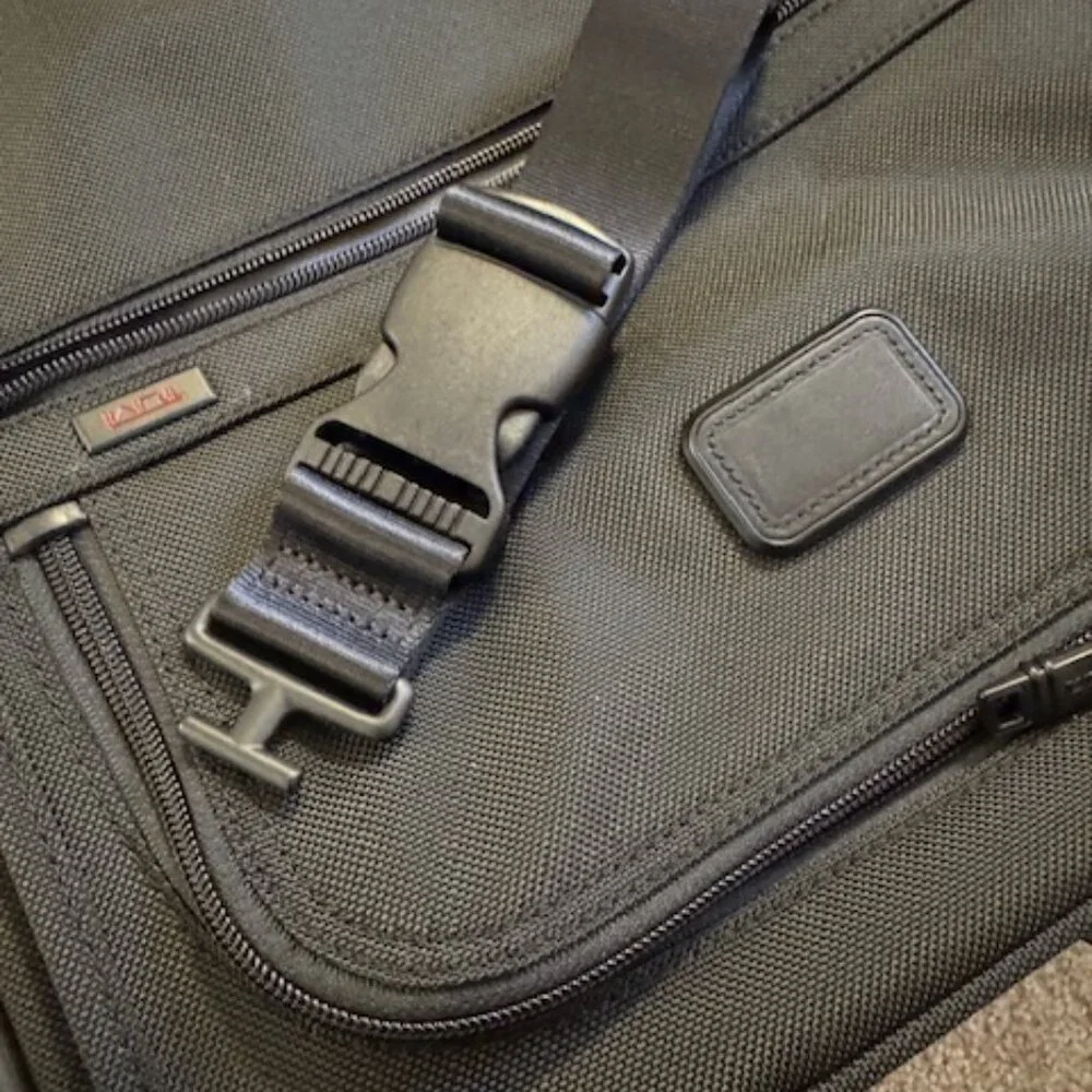 TUMI Alpha 2  21" Expandable Rolling 2-Wheeled Carry on suit case.  220211D2U - Picture 8 of 14